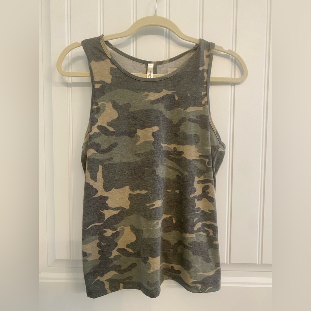 Magic Fit Green and Tan Sleeveless Tank Top